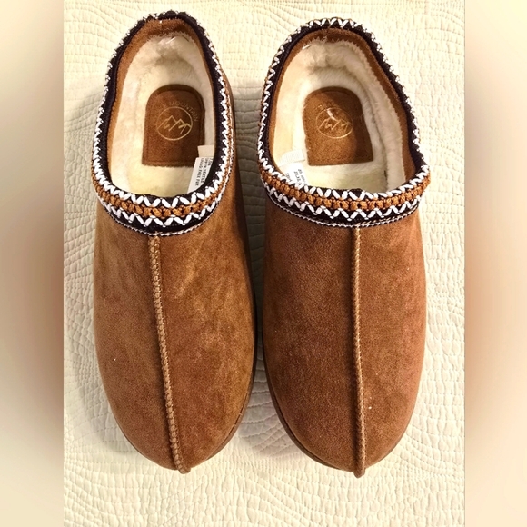 NWOT White Mountain Ladies Slip On  Slippers With Faux Fur Interior - Picture 1 of 5